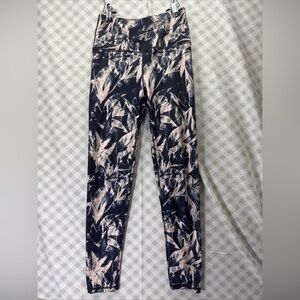 Kyodan Women's Size XS Athletic Leggings Multicolor